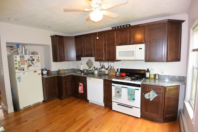Building Photo - 5 Lawrence St Unit 1