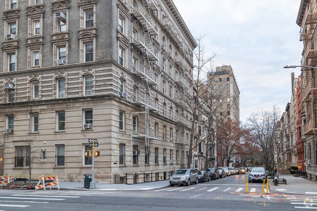 Photo - 28 E 94th St