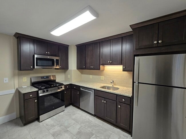 Building Photo - 288 Pleasant St Unit 7