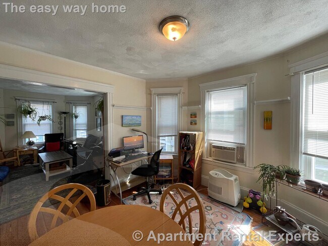 Photo - 11-15 Orrin St Unit #2 Unidad #2