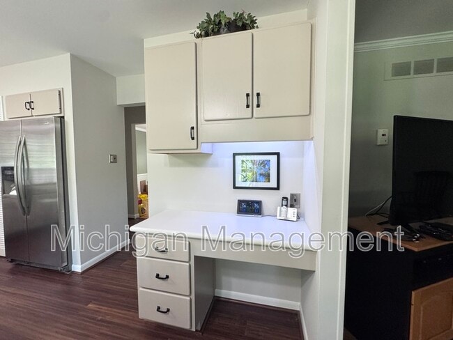 Photo - 42098 Banbury Rd