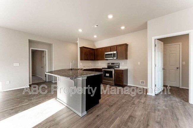 Photo - 4405 SW Sackett Ave