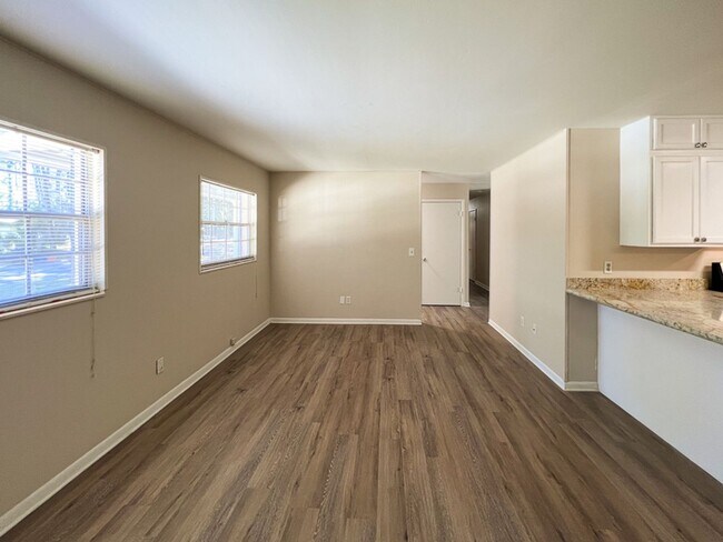 Photo - RECENTLY UPDATED 4/2 House with in Pine Es...