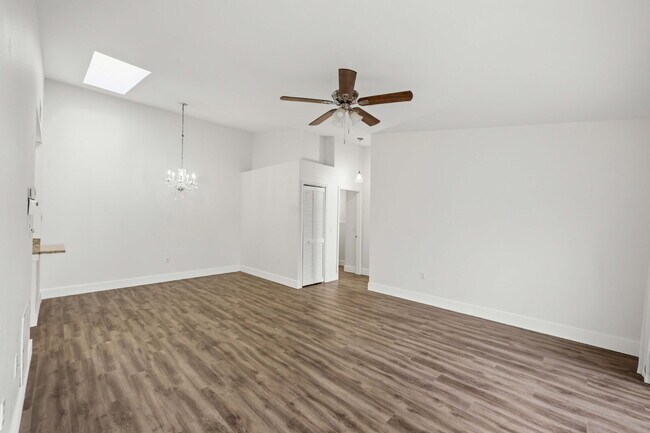 "Stylish Punta Gorda villa : 2-Bed, 2-Bath completely remodeled and is ready for you!!