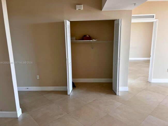 2425 SW 27th Ave Unit 1006