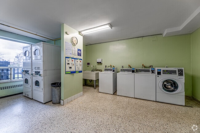 Laundry Room - Duncanwoods Manor