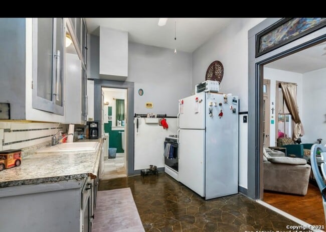 Photo - 2223 E Commerce St