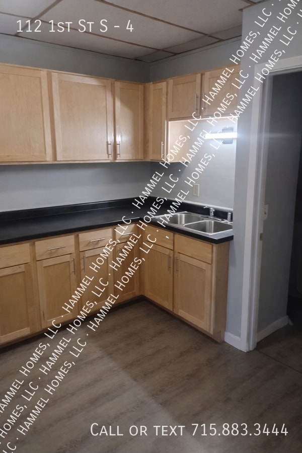 Building Photo - 112 1st St S Unit 4