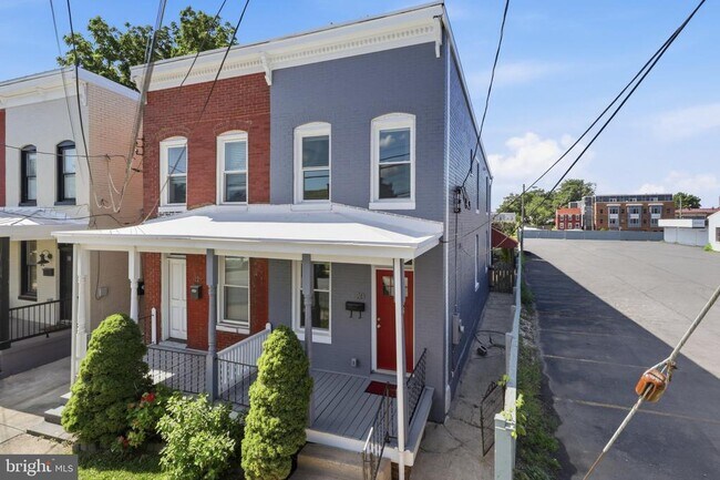 Photo - 20 E 7th St
