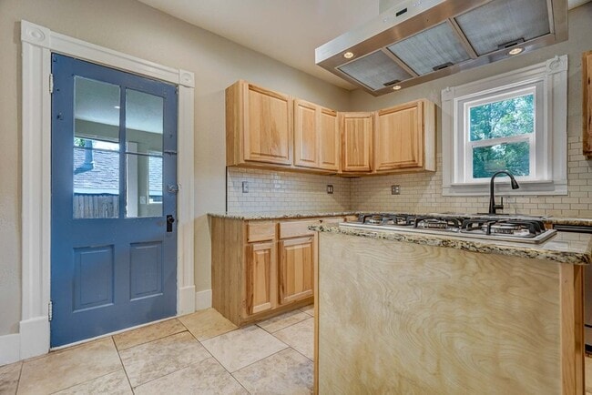 Photo - 14 N Walnut St