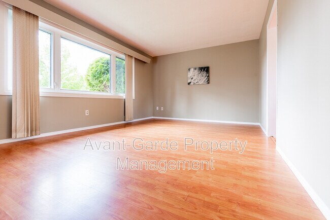 Photo - 10803-10850 50 St NW