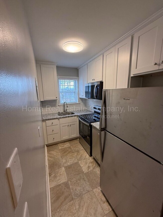 Photo - 803 W End Blvd Unidad A-8