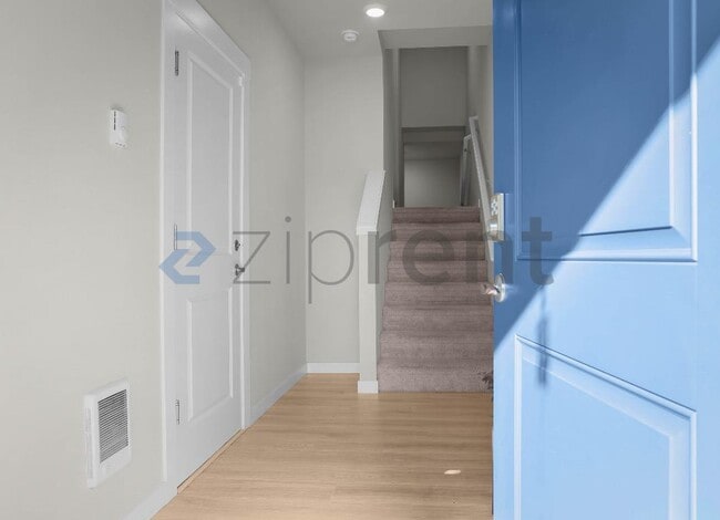 Photo - 1621 Seattle Hill Rd