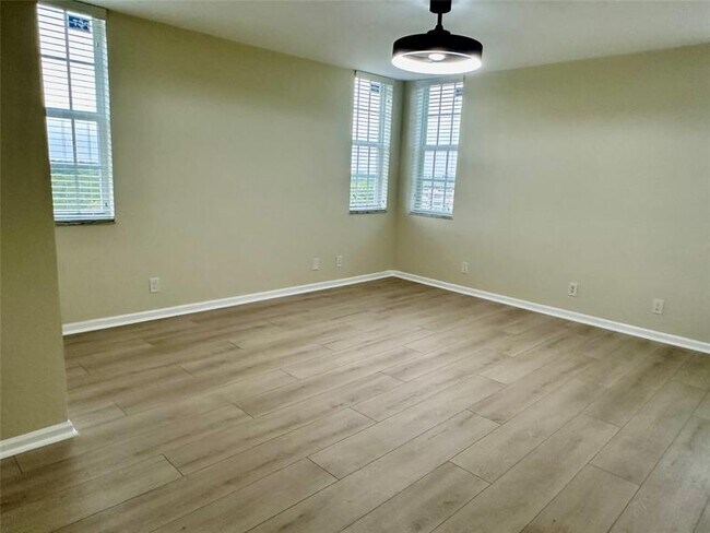 Photo - 3510 Oaks Way Unit 801