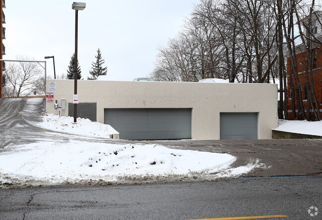 Área de estacionamiento - Tower 80