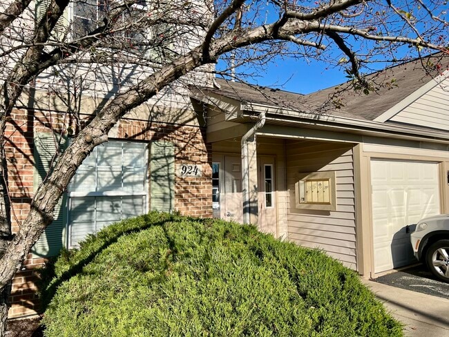 Photo - 924 N Village Dr Unit 3