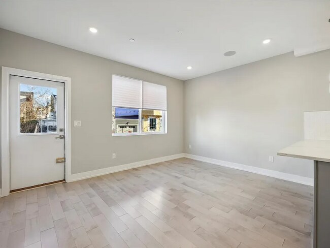 Photo - 2011 N Randolph St Unidad 10