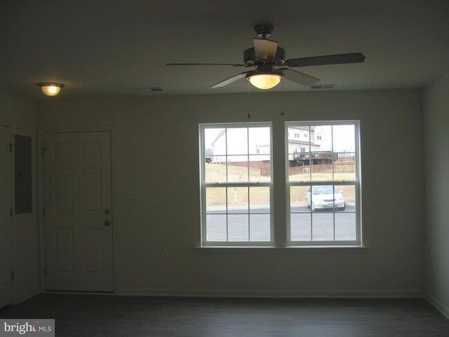 Building Photo - 21 Darien Dr