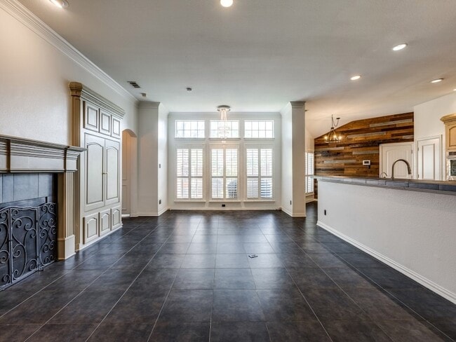 4684 Old Pond Dr