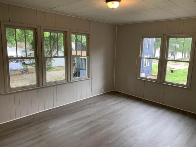 Photo - 139 1/2 S. Lowry