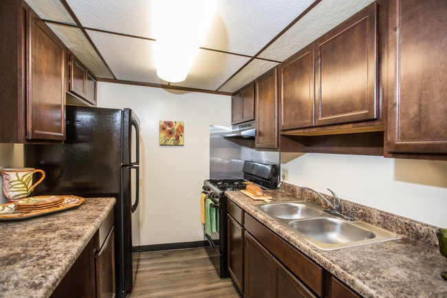 Photo - Woodlake Village Apartments