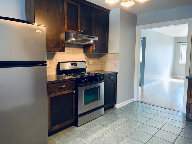 Kitchen - 324 Center Ave Unit 1