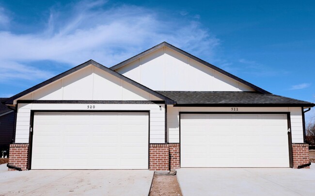 Building Photo - 514 Briarbrook Ln Unit 514 E Briarbrook Lane Rental