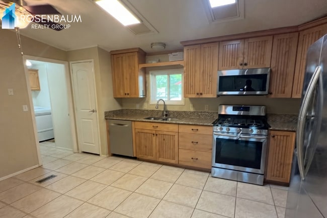 Photo - Beautiful & Spacious 3-beds / 2-baths home on 1.44 Acres with a Barn, Workshop & Ample Parking in...