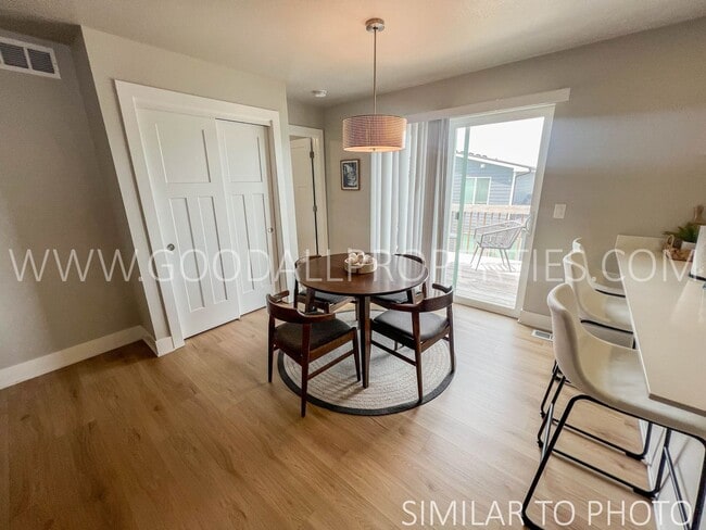 Photo - 610 NE Hunter Dr