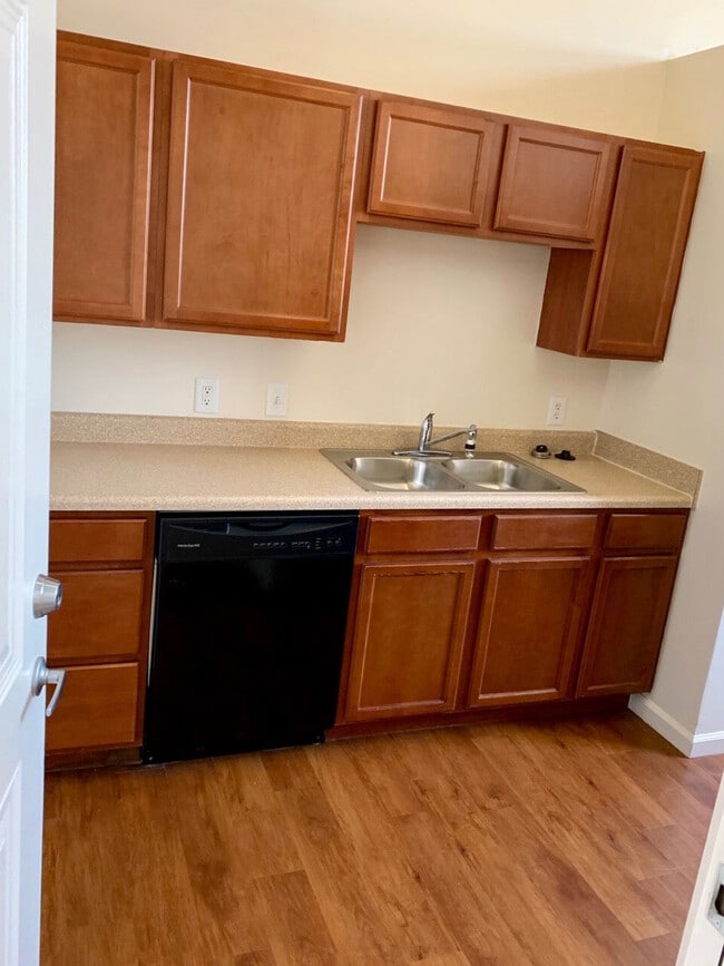 Photo - 1010 Central