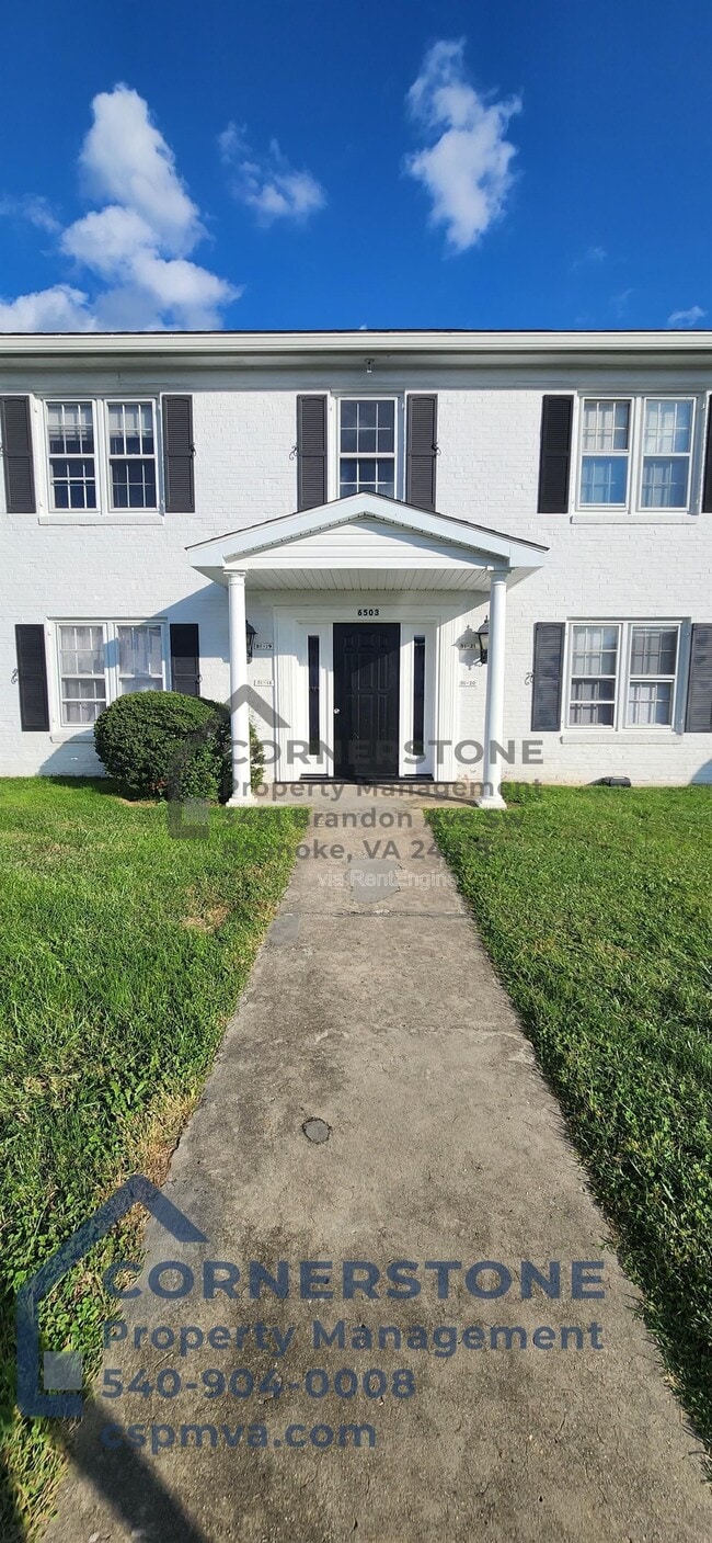 Building Photo - 6503 Carefree Ln Unit Apt 19