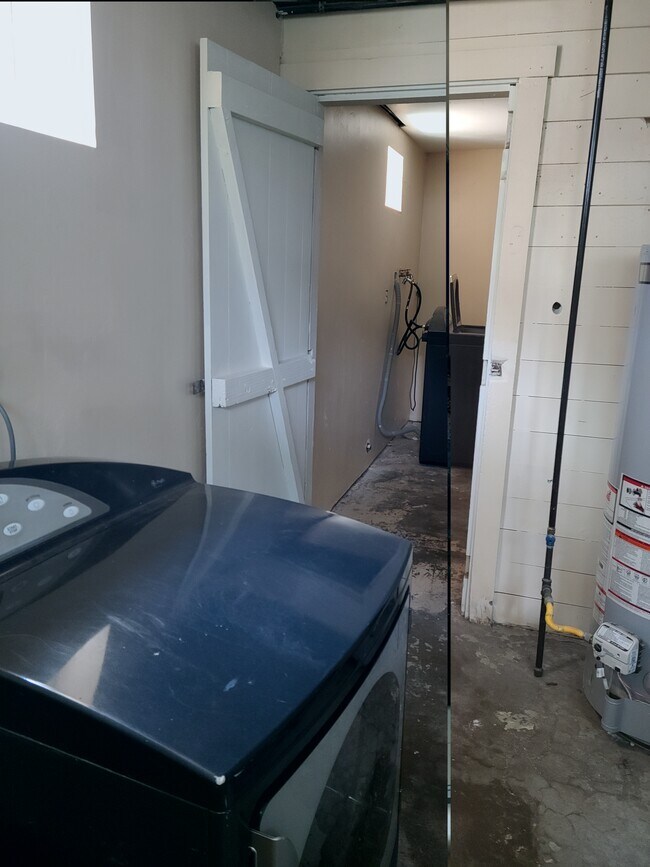 Building Photo - 936 E Benton St Unit 938