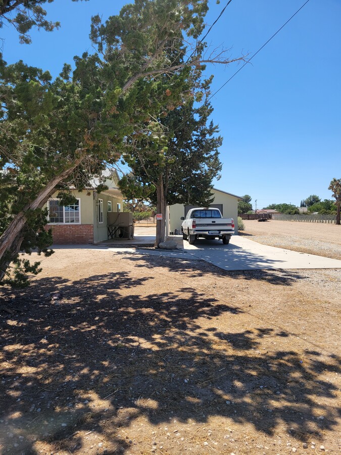 Photo - 9898 Hawthorne Ave
