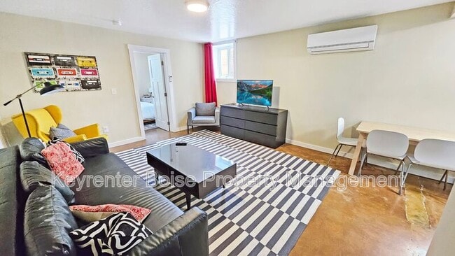 Photo - 1017 W Sherman St