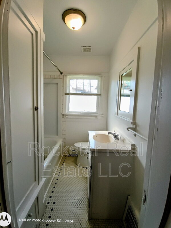 Photo - 1737 W Tenth Ave