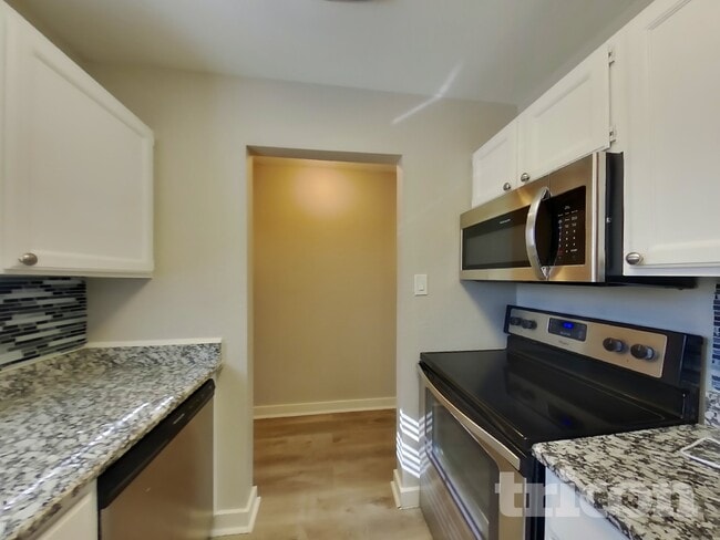 921 Loganwood Dr