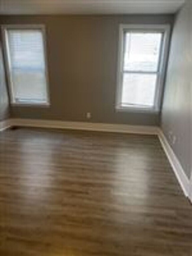 Photo - 875 E 2nd St