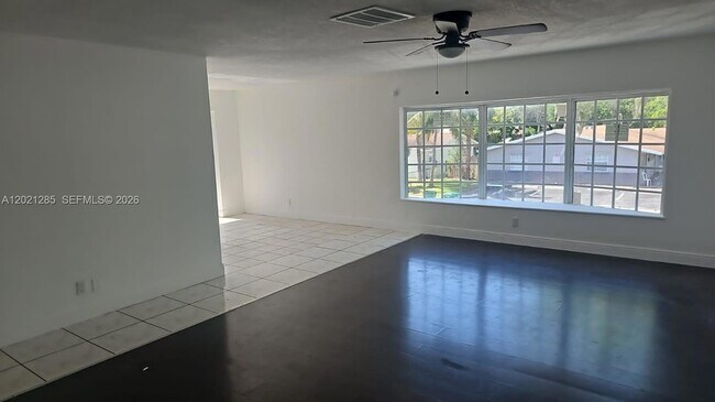 Building Photo - 5300 NW 18th Ct Unit 4I