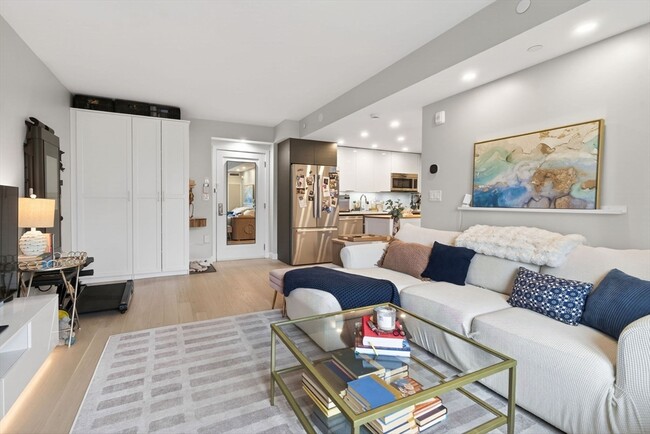 Photo - 932 Broadway Unit 212