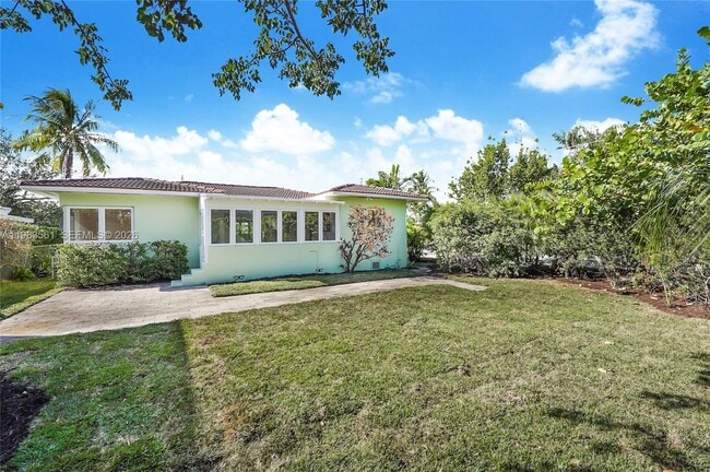 Photo - 8975 Froude Ave