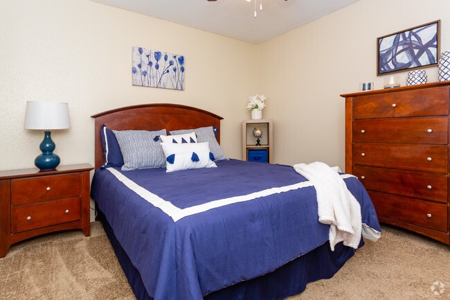 2BR,2BA-909sft