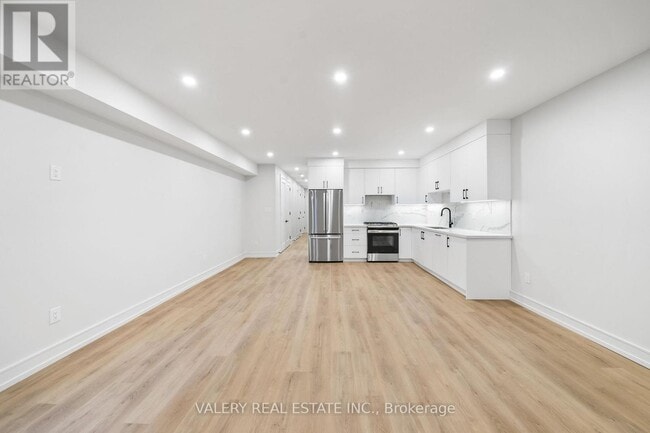 Photo - 158 Dovercourt Rd Unit Lower