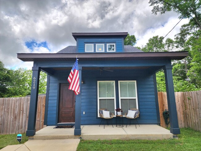 Building Photo - Perfect Blend of Comfort