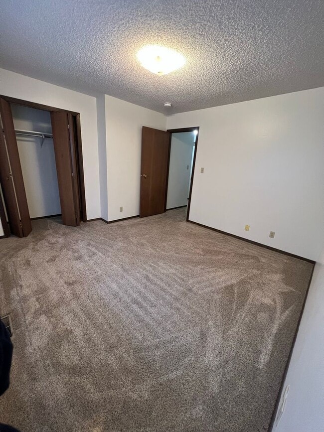 Building Photo - 509 Elm Ave Unit 8