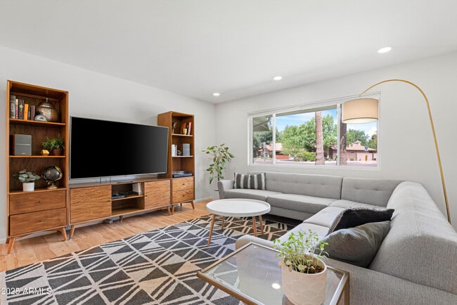 Photo - 1021 W Las Palmaritas Dr