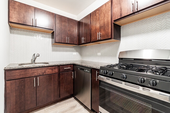 Building Photo - 527 W Surf St Unit 519