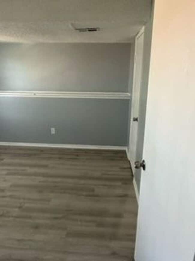Photo - Beautiful 3 Bedroom 2 Bath Duplex!