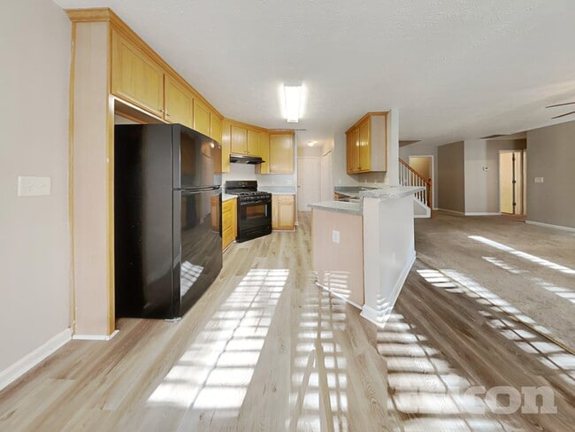 Photo - 280 Lassiter Dr