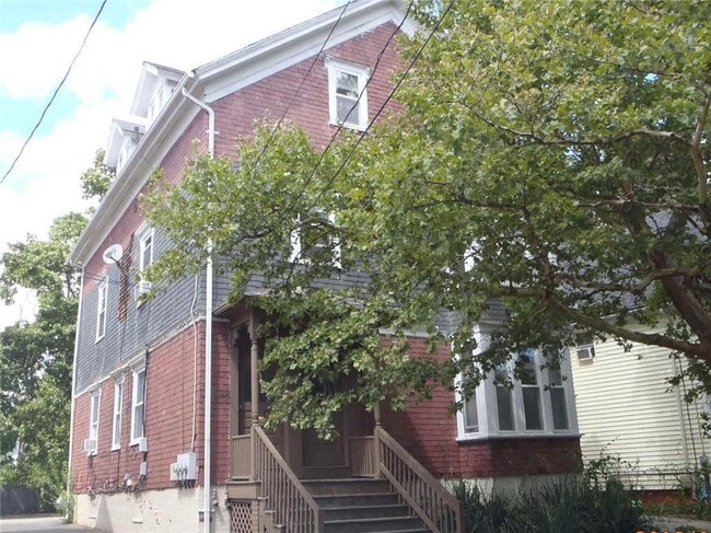 Building Photo - 171 Montgomery Ave Unit 2