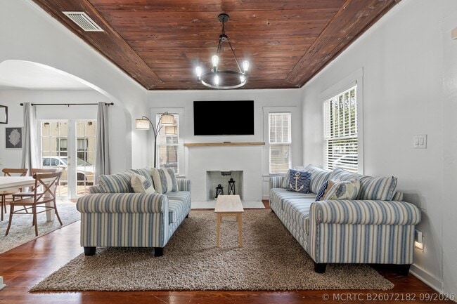 Photo - 726 N St